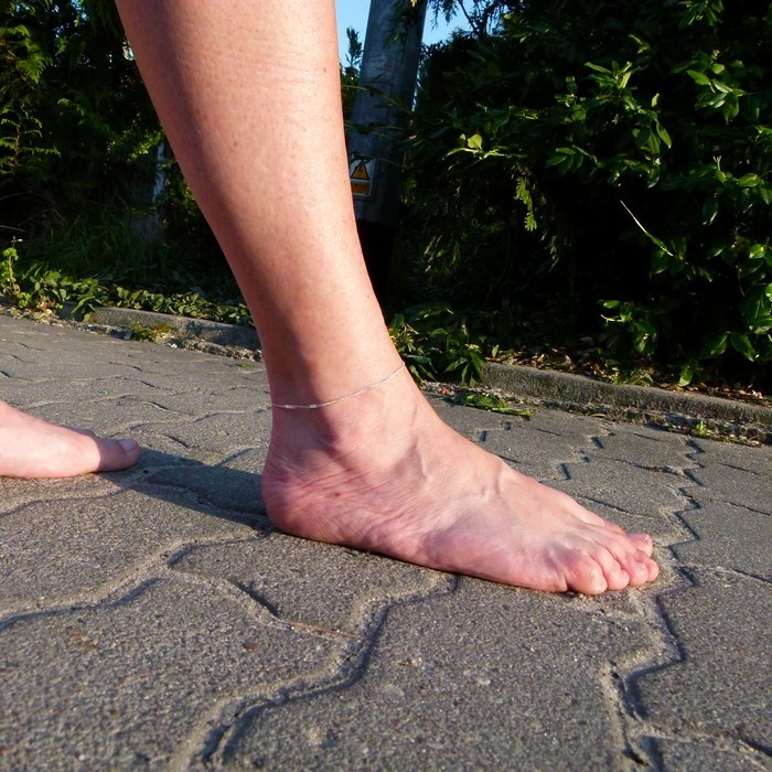 Bransoletka ze srebra na nogę