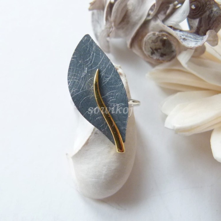 Srebrny pierścionek kalie - bizuteria artystyczna