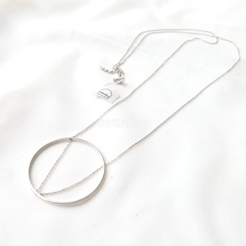 Duże koło - zawieszka delikatna na długim srebrnym łańcuszku