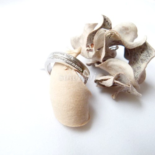 Pierścionek obrączka z cyrkoniami