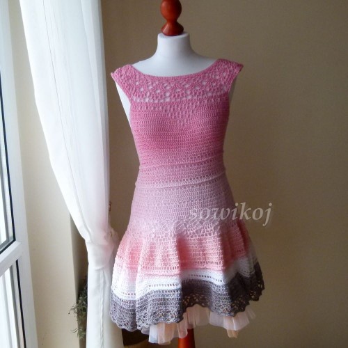 Sukienka wykonana ze wzoru Flamenco