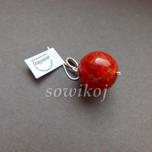 Wisiorek koral ze srebrem kula