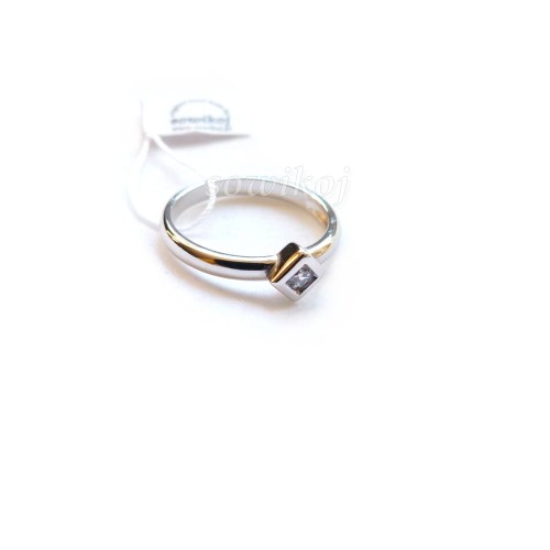 Pierścionek srebrny z małym kwadracikiem