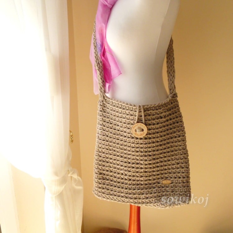 Bezowa duża torebka na ramię ręcznie robiona na szydełku