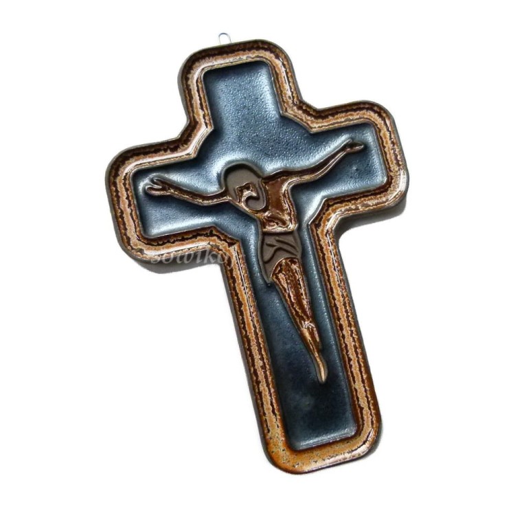 Ceramiczny krzyż z postacią Chrystusa - ceramika szkliwiona i wypalana