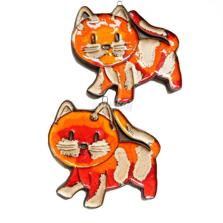 Koty czerwono pomarańczowe - figurki ozdobne do powieszenia na ścianie.