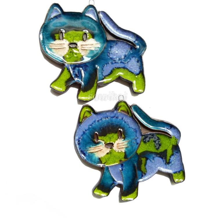Koty zielononiebieskie. Ceramiczne zawieszki ozdobne na ścianę - figurka z haczykiem.