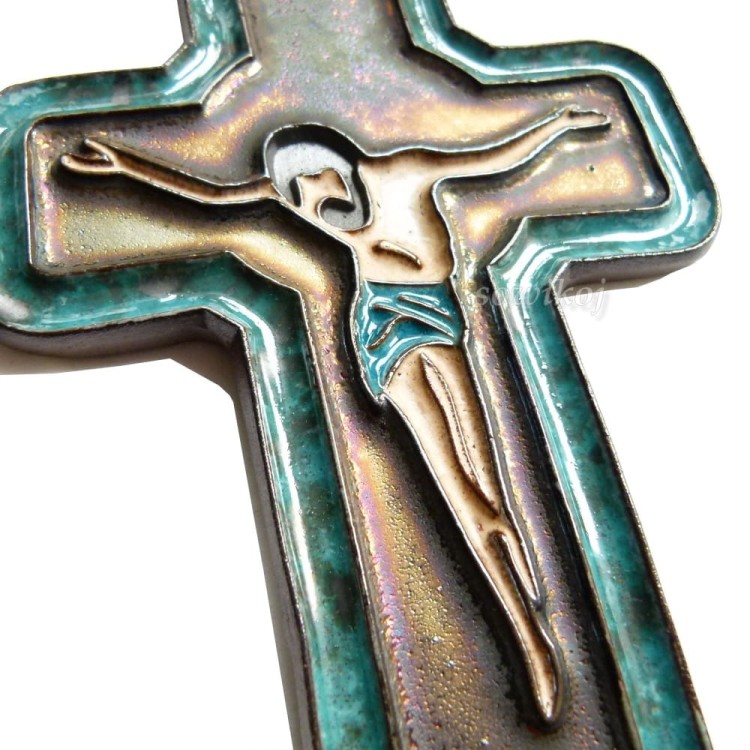 Krzyżyk z Jezusem benzynowy z turksuem - tlenki i szkliwa - ceramika ręcznie robiona i wypalana