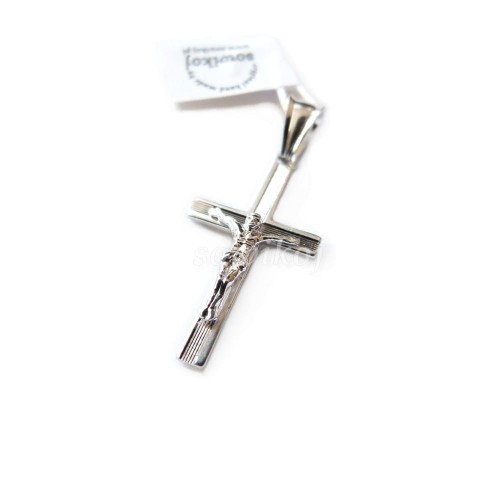 Krzyżyk - srebro 925 z delikatnym prążkiem i postacią Chystusa