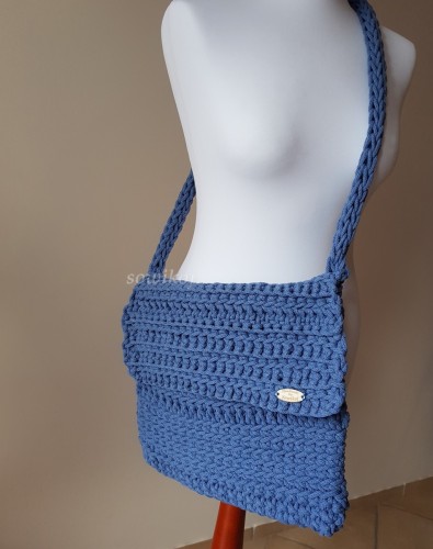 Przykładowe wykonanie torebki ze sznurka w kolorze  jeans.