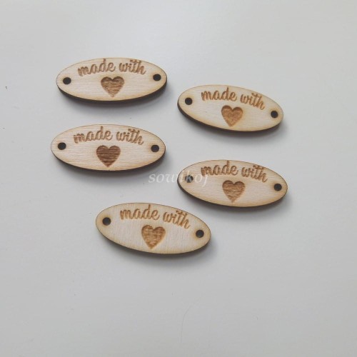 Grawerowa tabliczka naszywka guzik z napisem made With love