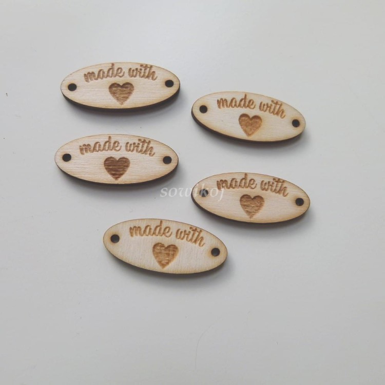 Grawerowa tabliczka naszywka guzik z napisem made With love