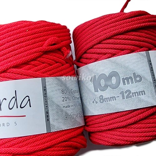 Porównanie kolorów sznurka czerwonego 370-380 . Tu ciemny czerwony po prawej.