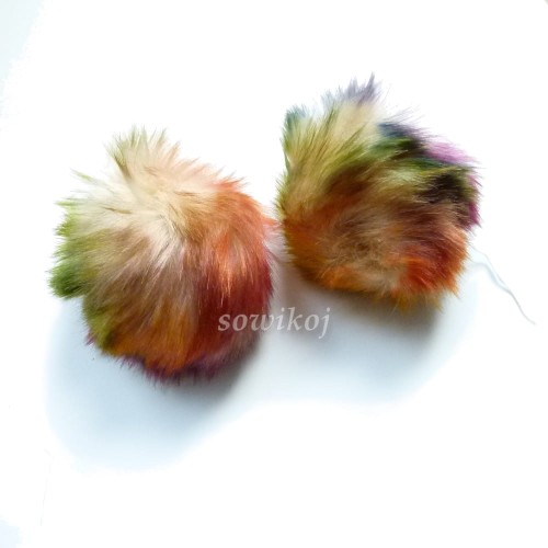 Duże pompony z ekologicznego futerka