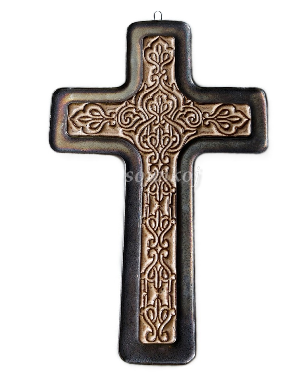 Krzyż z reliefem z metalicznym wykończeniem