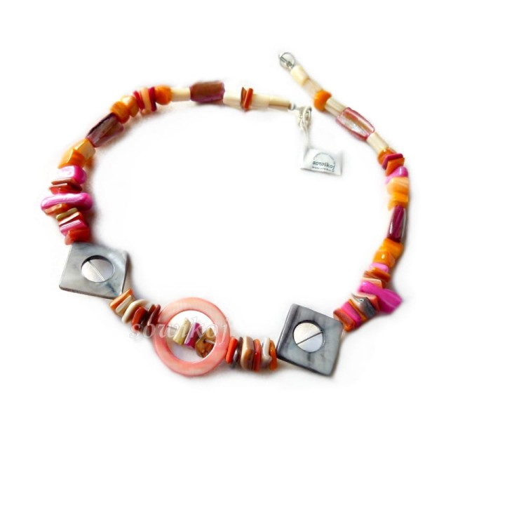 Kolorowy naszyjnik - korale z macicy perłowej