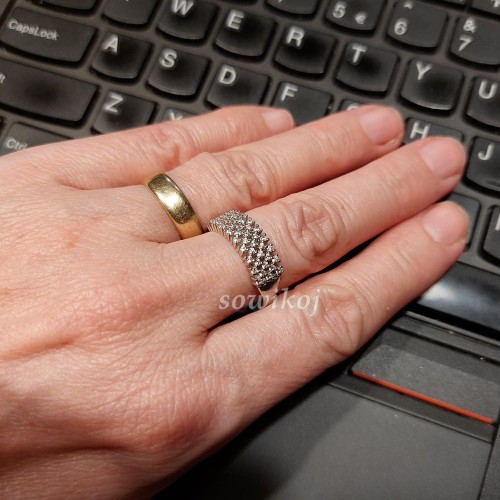 Przykład noszenia - jak nosić pierścionek z cyrkoniami