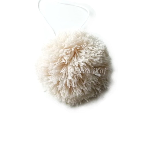 Pompon akrylowy z włóczki - biel wełny - ecru