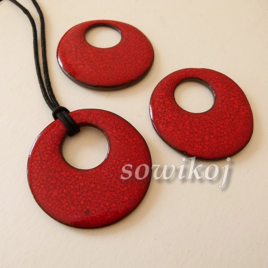 Wisiory ceramiczne czerwone koła