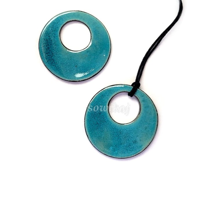 Turkusowe wisiory ręcznie robione z ceramiki