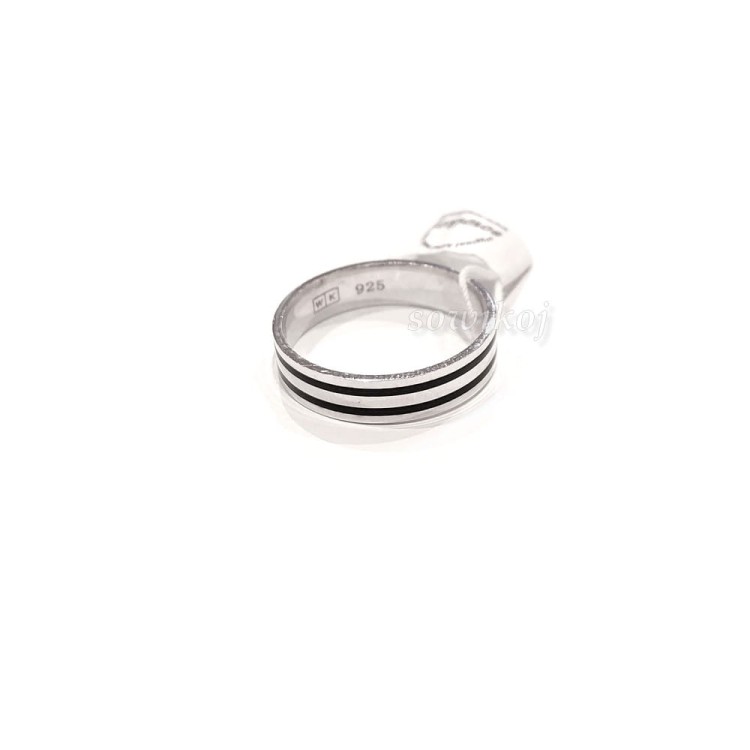 Szeroka srebrna obrączka pierścionek z czarnymi liniami