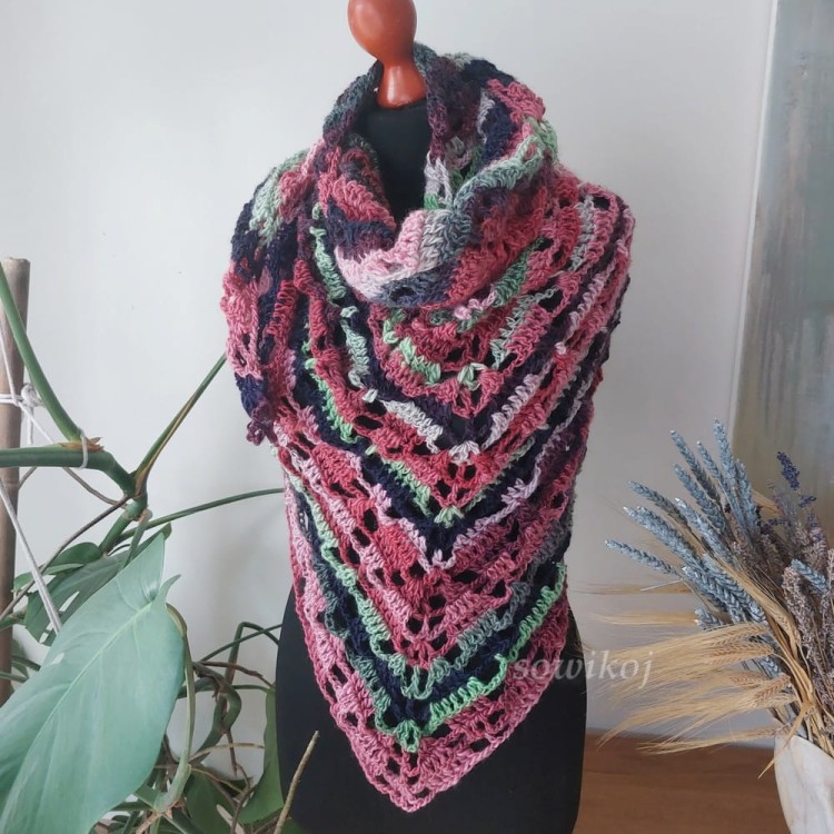 Przykładowa realizacja z 2 motków Ambiance 150 - chusta