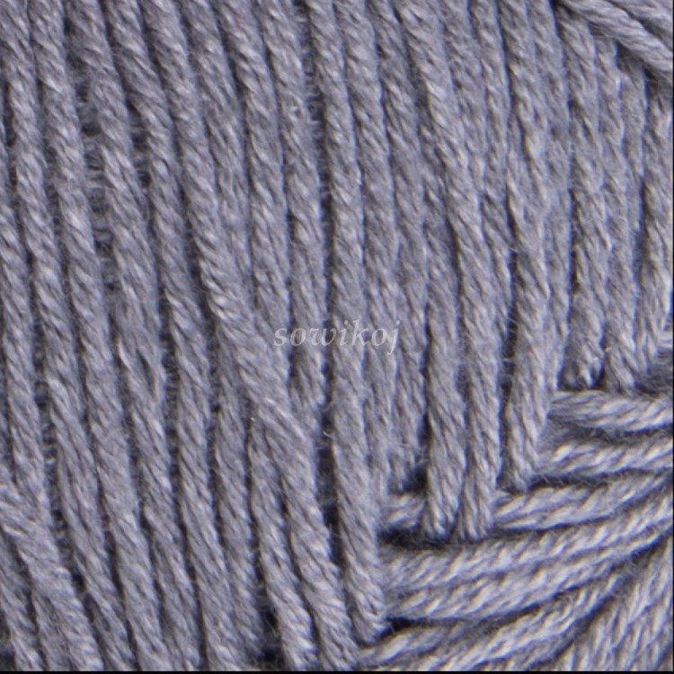 Zbliżenie włóczki 744 szarej