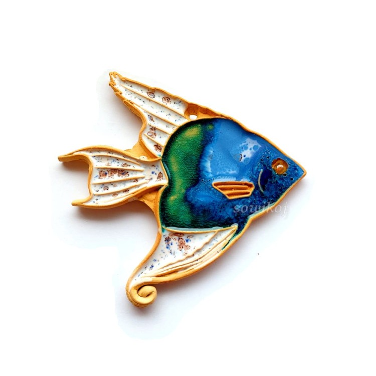 Rybka ceramiczna skalar - glina wypalana w piecu i szkliwiona. ozdoba ceramiczna na ścianę - ryby.