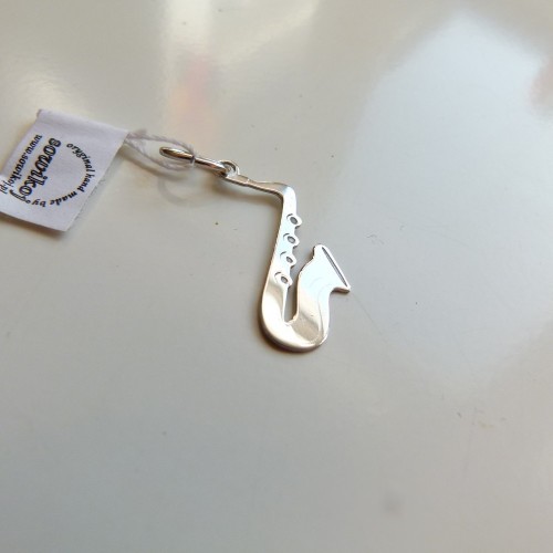 saksofon srebrna zawieszka wisiorek