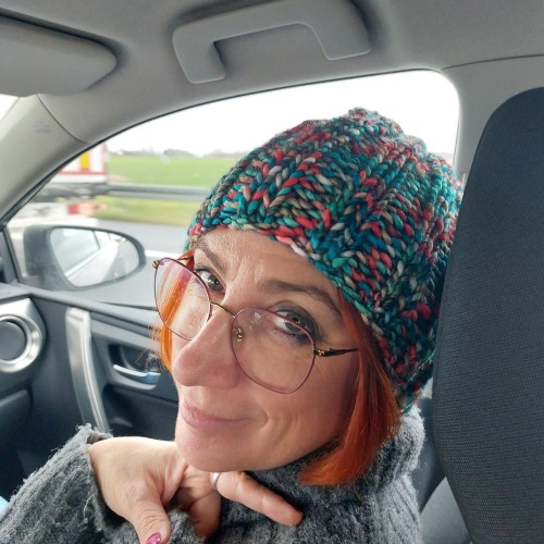 Przykładowa realizacja z włóczki olimpia 1413 - czapka smerfetka