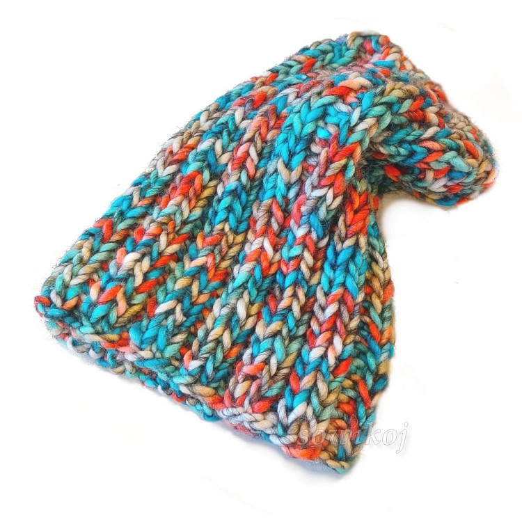Przykładowa realizacja gruba czapka na drutach z włóczki olimpia 1413