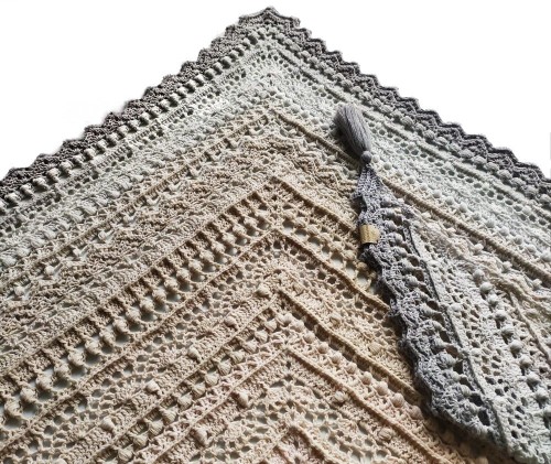 Szydełkowa chusta wzór Adel  - przykładowe wykonanie