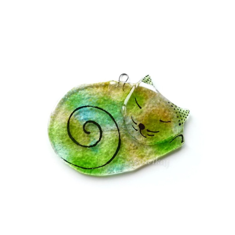 kotek szklany z topionego szkła na okno prawy