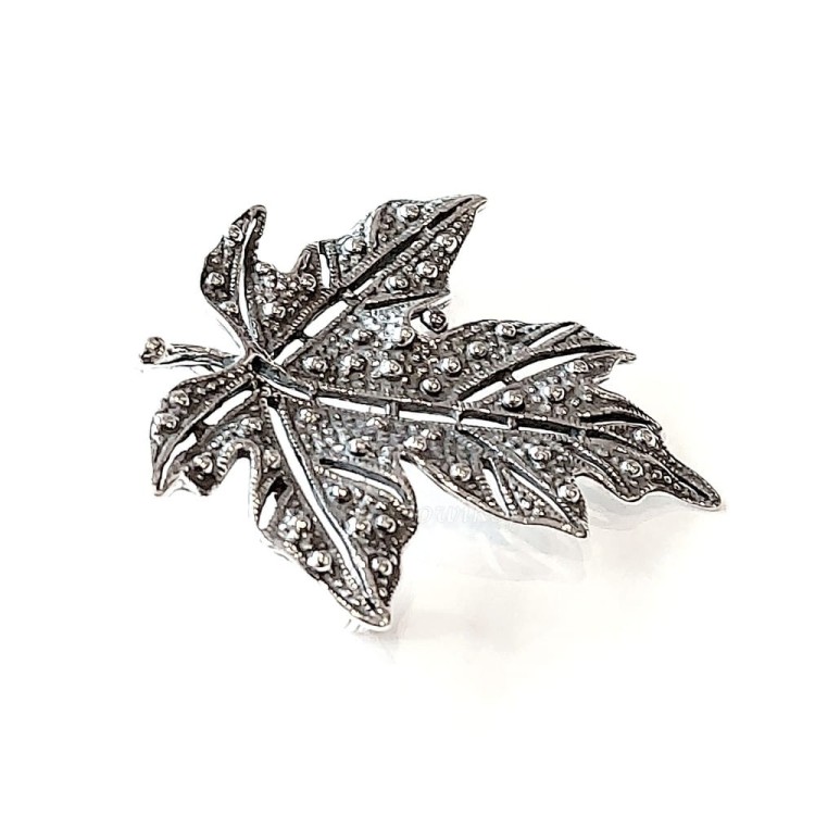 Duża srebrna broszka liść z bezpiecznym zapięciem