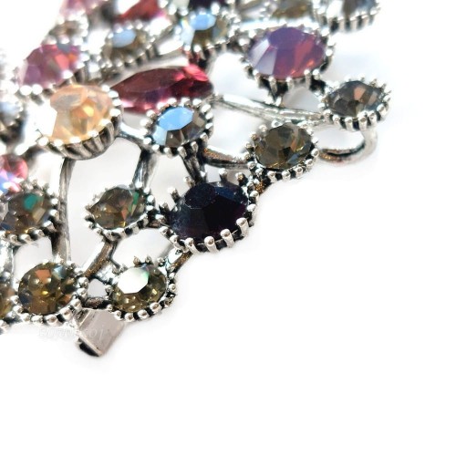 Mocowanie jako wisior na broszce w innym kolorze.