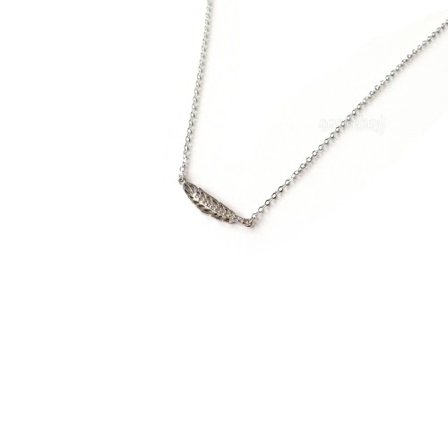 Łańcuszek srebrny - celebrytka z piórkiem i delikatnymi cyrkoniami