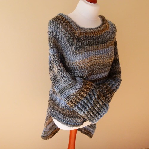 Przykładowa realizacja z włóczki Everest 7030 - asymetryczny sweter na szydełku