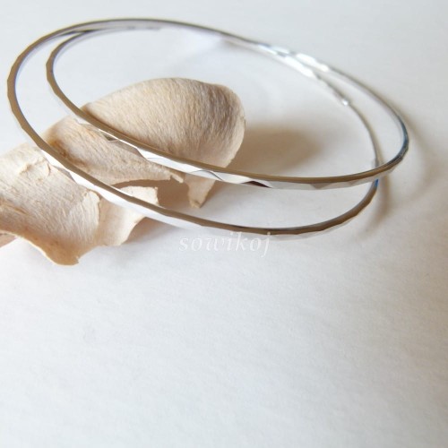 Fasetowane srebrne kolczyki koła