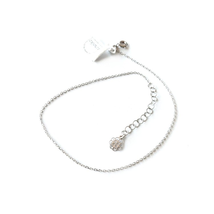 Bransoletka na kostkę ze srebra próby 925 z koniczynką kwiatkiem na końcu