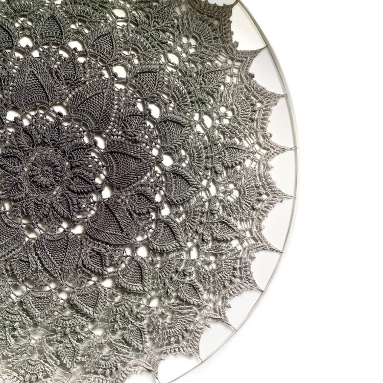 Mandala Nevada w kolorze szarym - wzór na szydełko