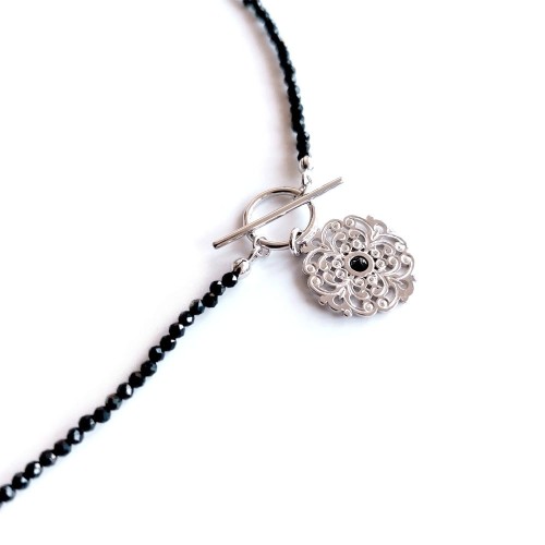 Srebrna bransoletka z dużą zawieszką -  czarne spinele