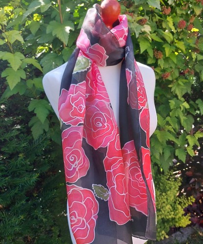 Ręcznie malowany szal jedwabny w róże - duży