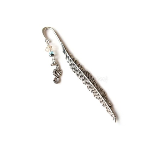 Zakładka do książki z konikiem morskim i kryształkami