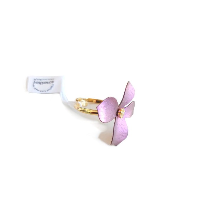 Srebrny pierścionek z tytanowymi płatkami