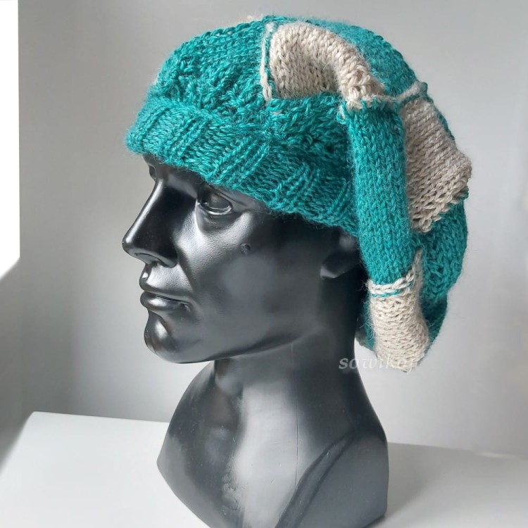 Octopus - beret czapka zwisająca na boki - wełna z dodatkami - ręcznie robiona na drutach wzorem entrelack