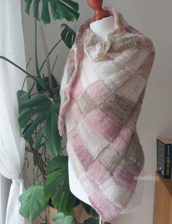 Duża ciepła i lekka zwiewna chusta ręcznie robiona