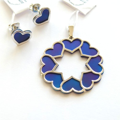 Srebro 925 i tytan mieniący się kobaltem wianuszek serc i drobne delikatne kolczyki w komplecie lub osobno