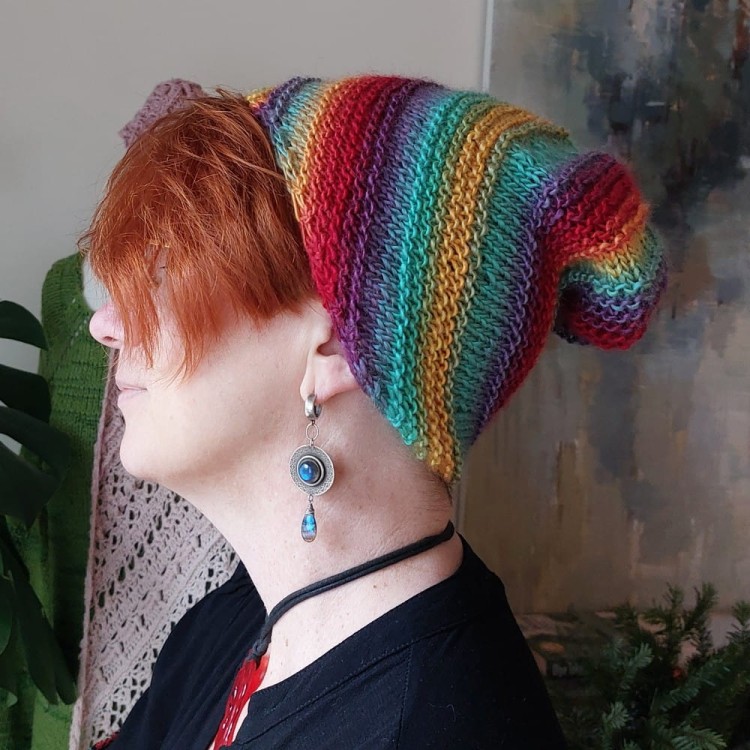 Recznie robiona na drutach kolorowa czapka wełniana  - Tęcza
