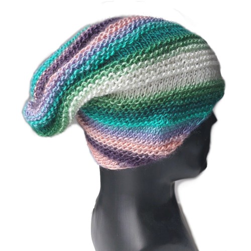Głęboka ciepła miękka czapka w skośne paski - lila z zielenią