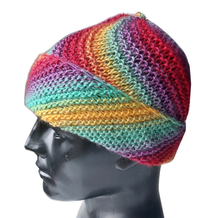 Ciepła czapka w skośne paski w kolorach Rasta